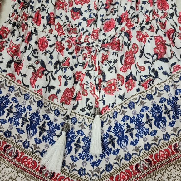 Forever 21 boho style romper with tassle pockets and crochet detail - Picture 11 of 11